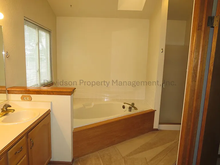 2232 Ramsgate Ter — Photo 9