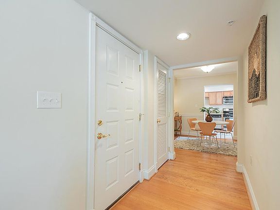 4th image of 45 E Lock Ln Unit 4