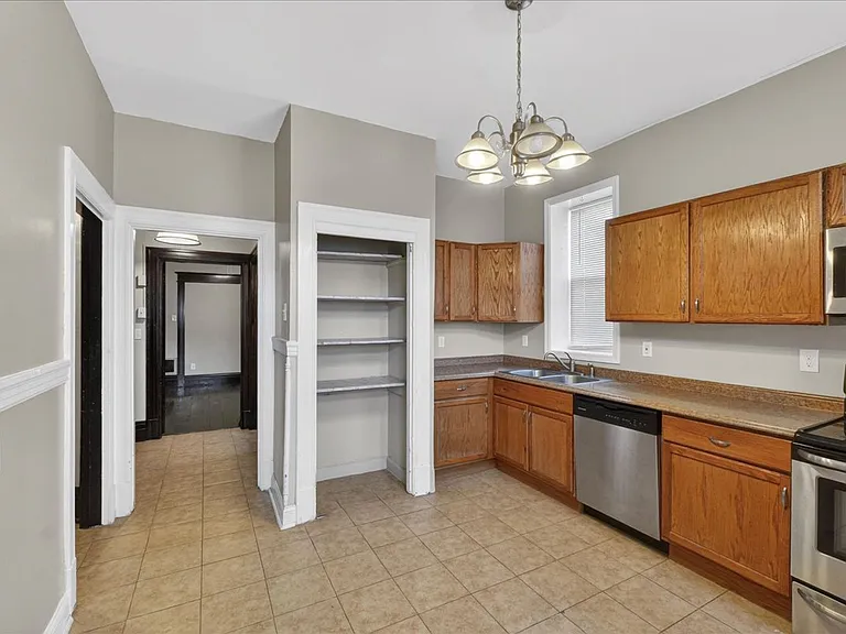2303-2305 Russell Blvd #1F — Photo 12