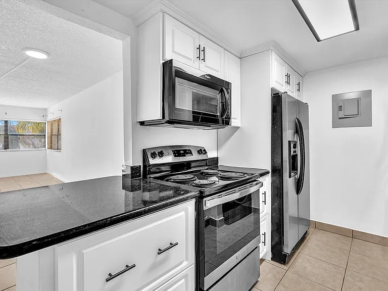 220 Lakeview Dr #210 — Photo 7