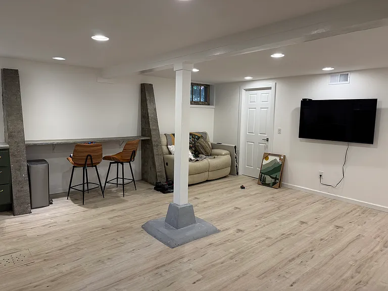 1045 Pacific Ter — Photo 16