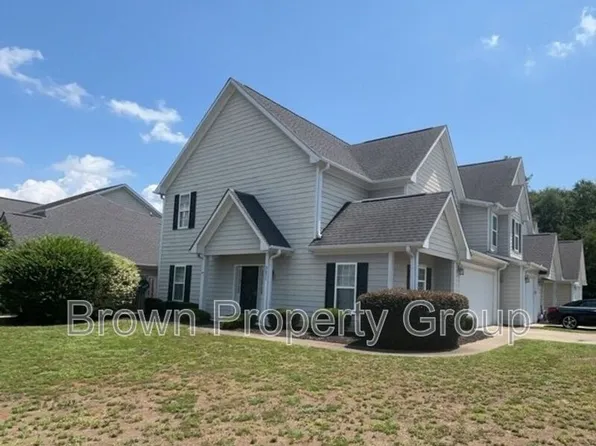 3071 Candlelight Dr, Fayetteville, NC 28311