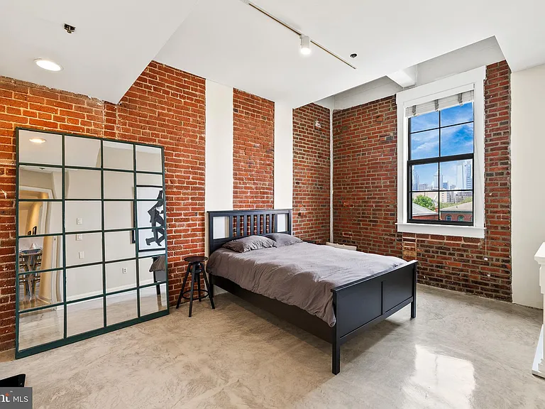 315 New St #517 — Photo 16