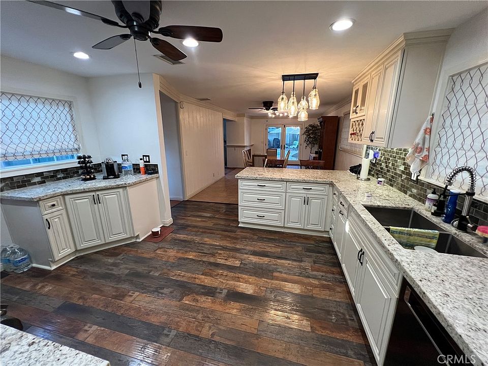 1st image of 2484 Cambridge Ave