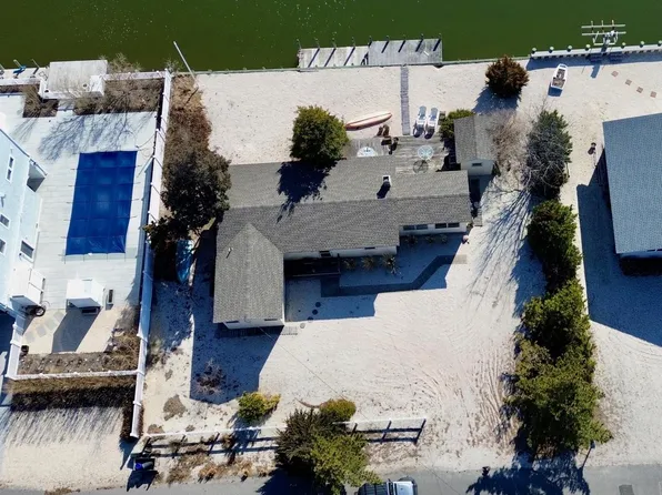 113 Laguna Ln, Beach Haven, NJ 08008