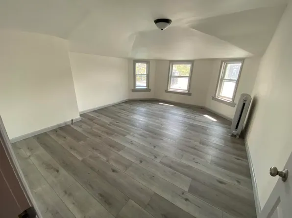 124 Winfield Avenue image 8 of 19