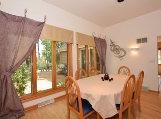 4560 S Sommerset Dr, New Berlin, WI 53151