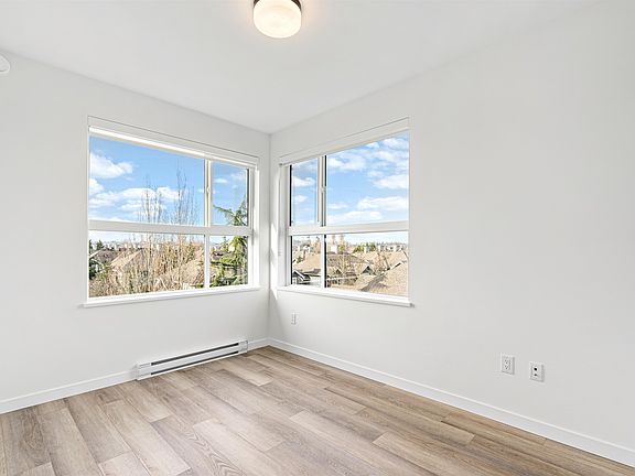4th image of 20695 Eastleigh Cres #401