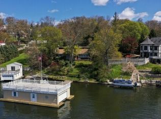 14 Sharps Rock Dr, Hopatcong, NJ 07843