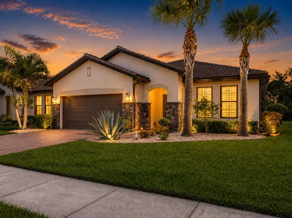 827 SE Villandry Way, Port Saint Lucie, FL 34984