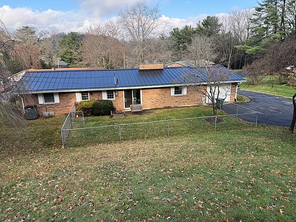 2nd image of 415 Montview Dr
