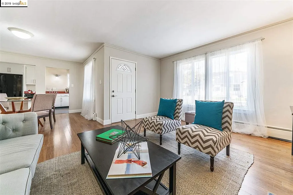 3 bed, 1288 sqft, $4,500 — Photo 2