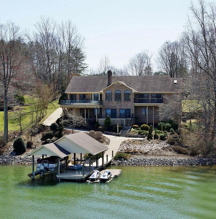 1st image of 163 Riverbay Dr