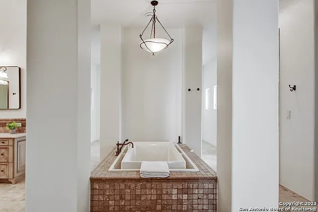 202 Waterstone Pkwy — Photo 25