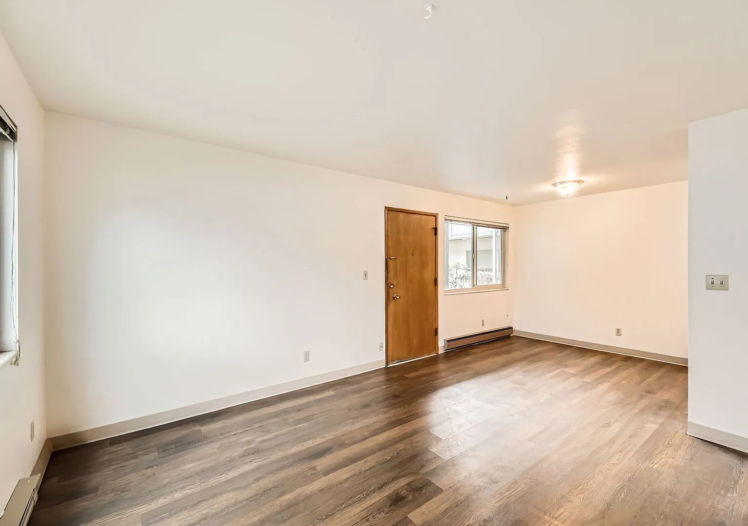 Shangri-la Apartments — Photo 4