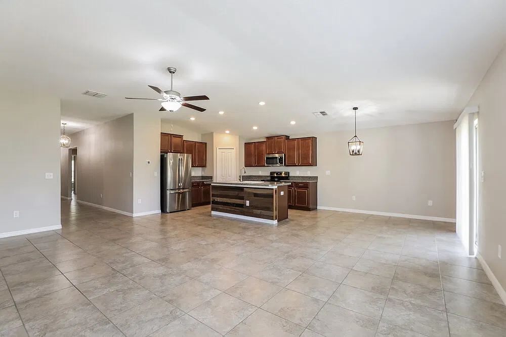 4 bed, 2.0 bath, 1935 sqft, $3,890 — Photo 4