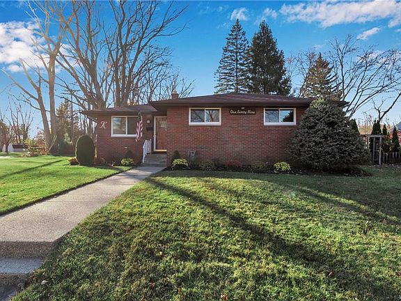 2nd image of 139 Forbes Ter