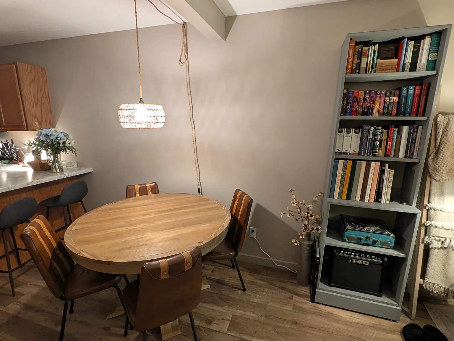3 bed, $1,300 — Photo 2