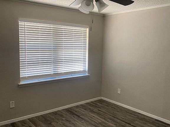 4th image of 6121 Singing Hills Dr