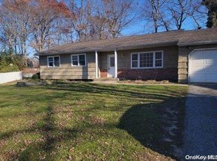 37 Sunhill Rd, Nesconset, NY 11767