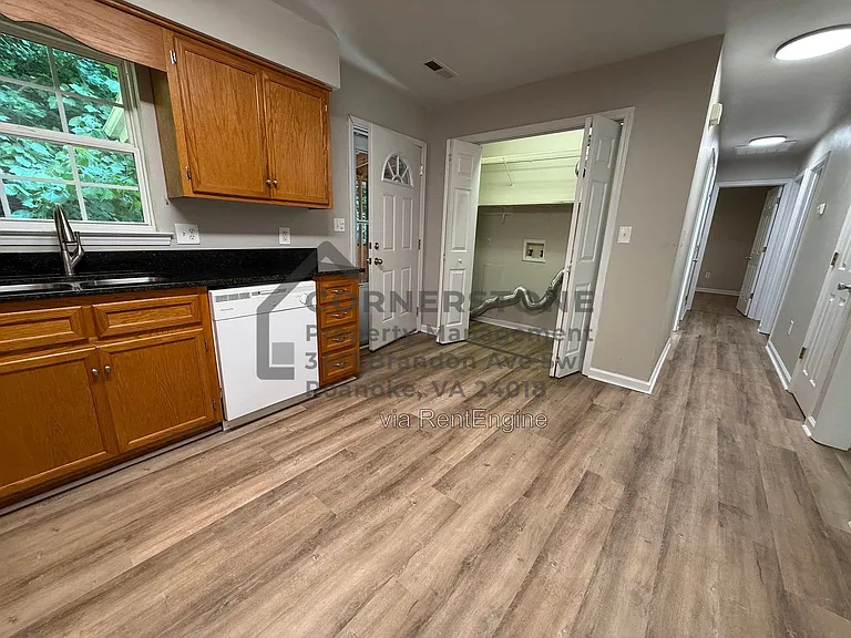 1662 McCauley Ave — Photo 6