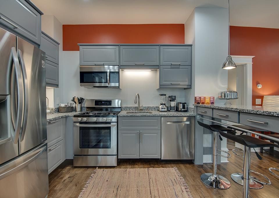 Great under and above cabinet lighing