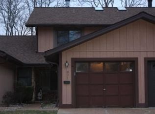 821 Westwood Vlg, Maryville, IL
