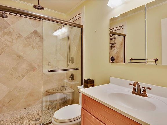 5th image of 3302 Lakeside View Dr
