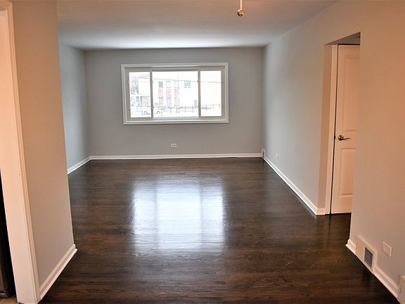 2nd image of 5650 N California Ave #2S