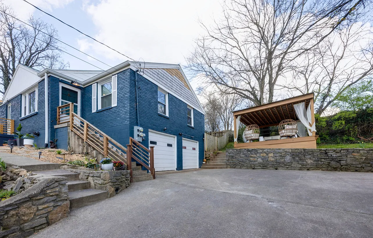 2 bed, $2,700 — Photo 1