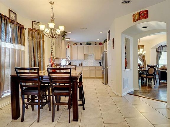 4th image of 804 Sparks Ct