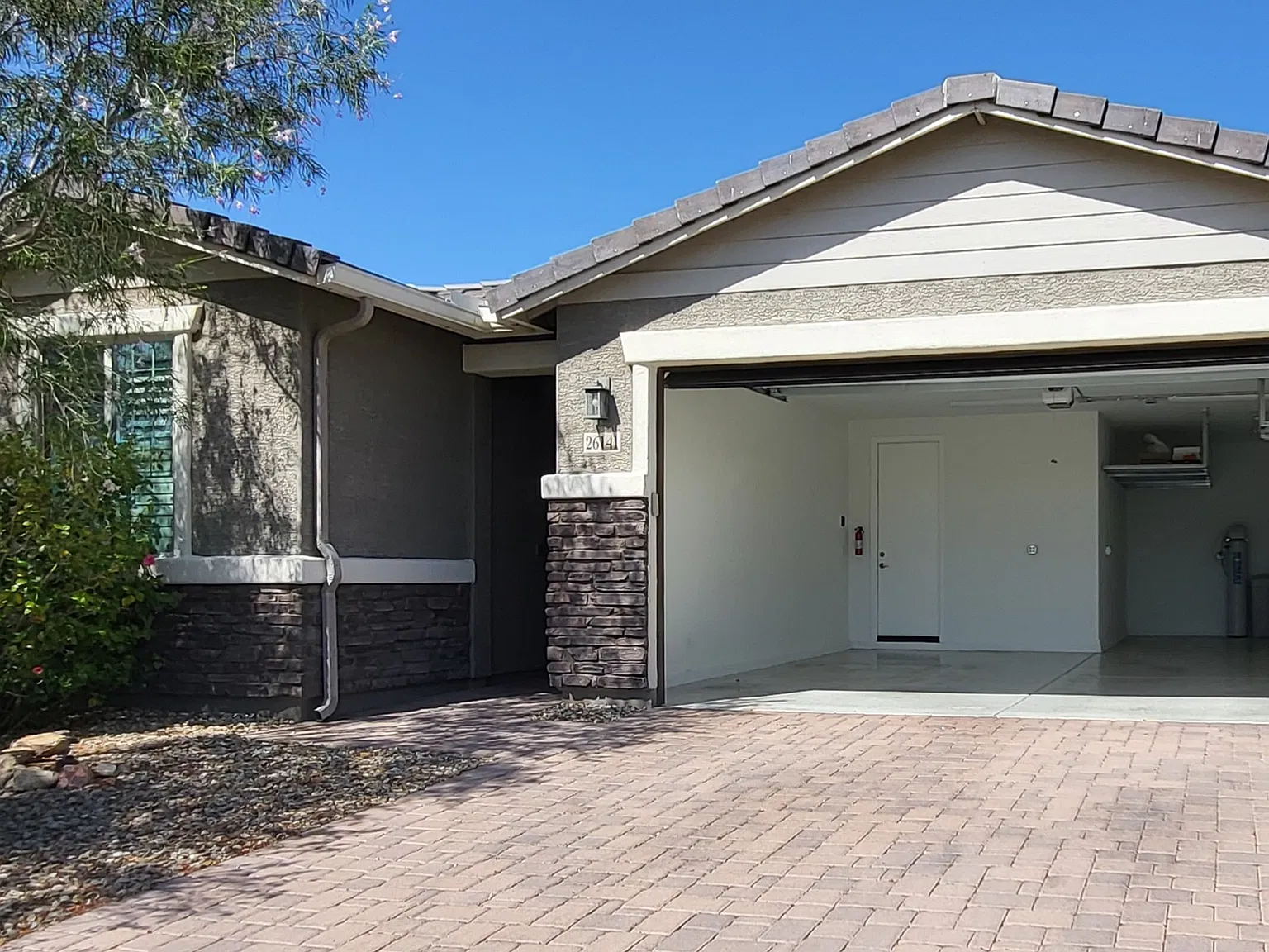 3 bed, 1588 sqft, $2,295 — Photo 3