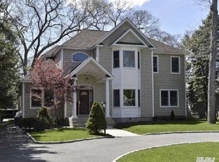 14 Menasha Ln, East Islip, NY 11730