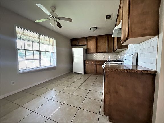 3rd image of 493 Nila Sue Dr