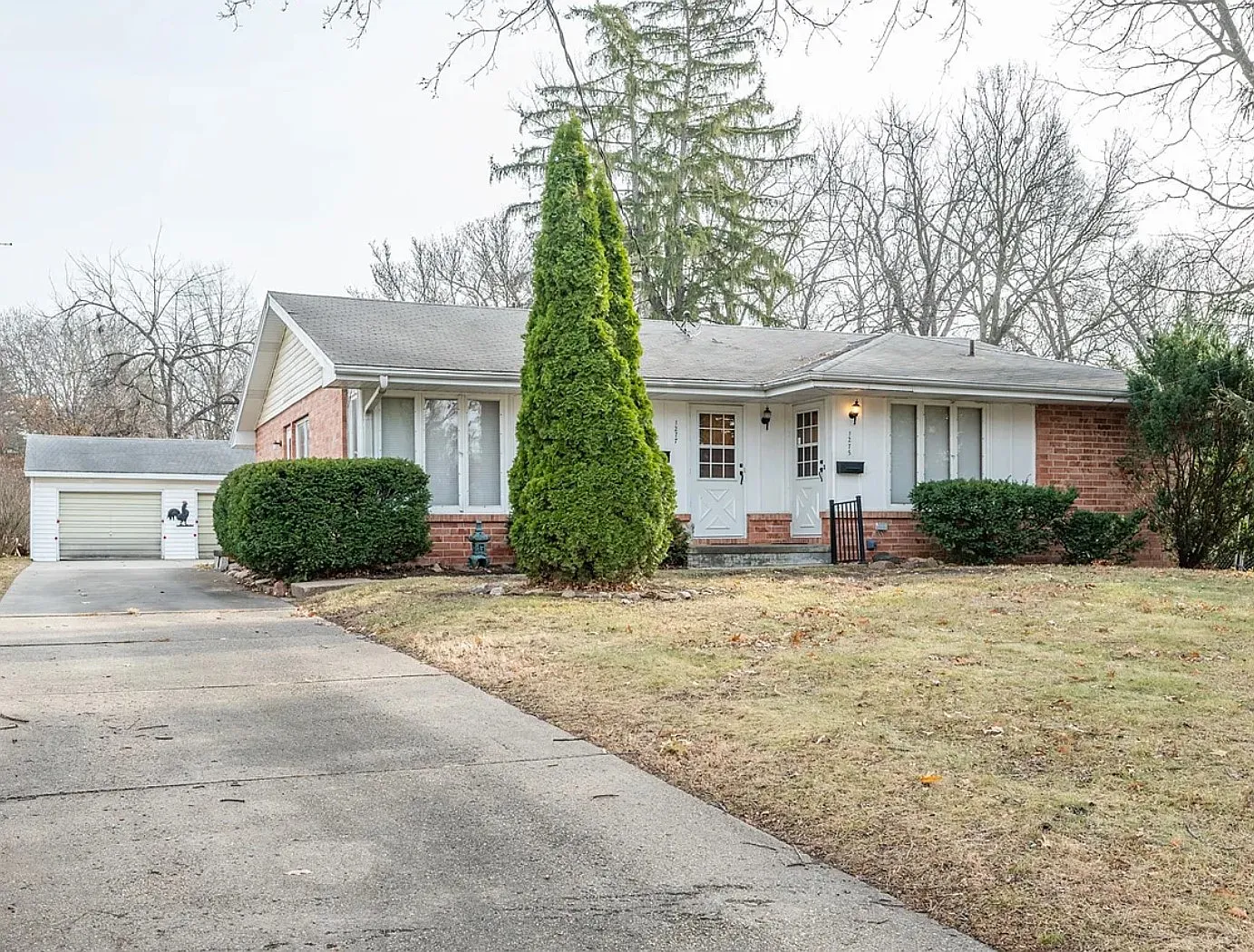 Beautiful 2-Bedroom Duplex in Windsor Heights — Photo 1