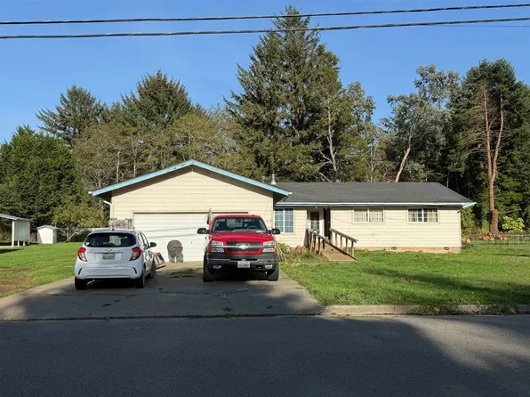 740 Vipond Dr, Crescent City, CA 95531
