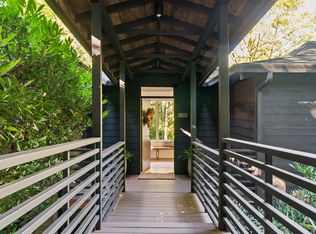 9468 SW 62nd Dr, Portland, OR 97219