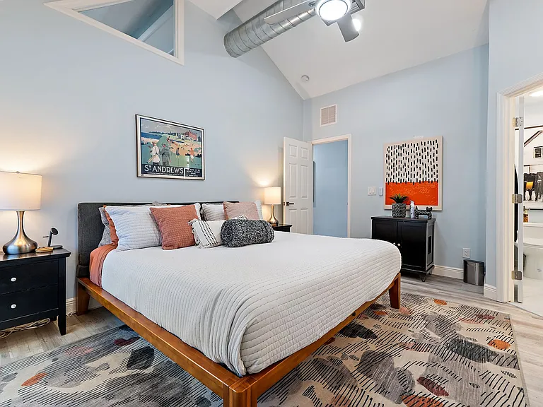 310 SE Denver Ave #2 — Photo 18