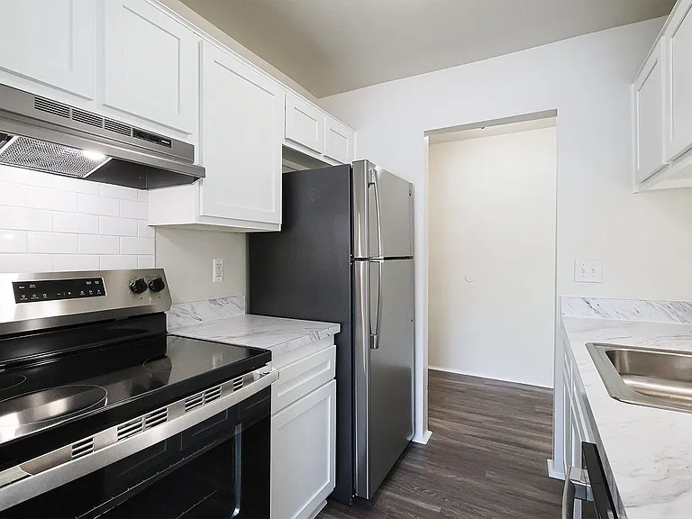 Cherokee Hills Apartments — Photo 10