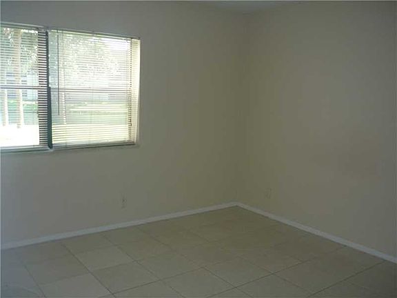 5th image of 200 Lakeview Dr APT 103
