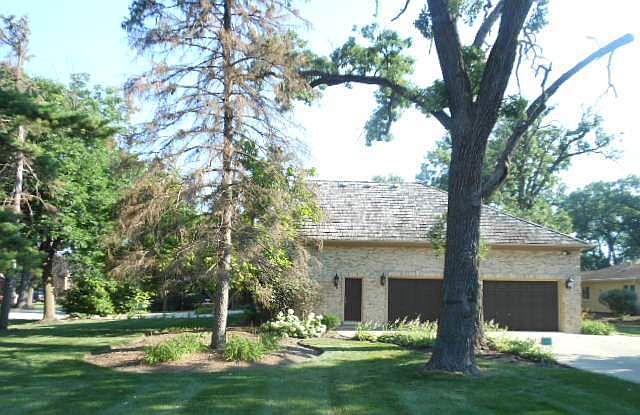 2nd image of 123 Twin Oaks Dr