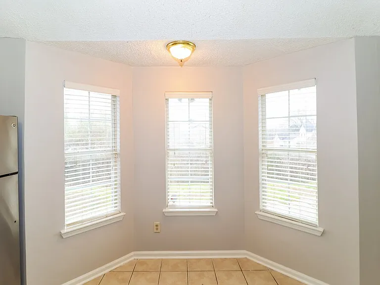 4671 Lindawood Ln — Photo 6