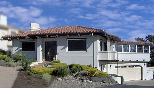 Only 1.5 Blocks to the sea!