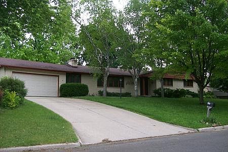 1st image of 327 S Woodland Dr