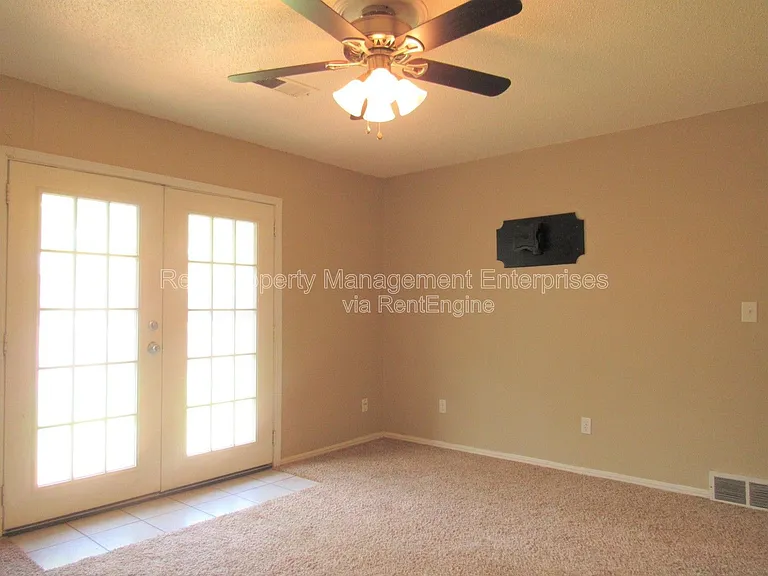 637 Redstone Ave — Photo 5