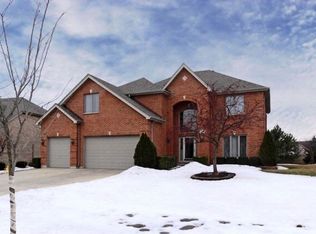 100 Cardinal Ln, Roselle, IL 60172