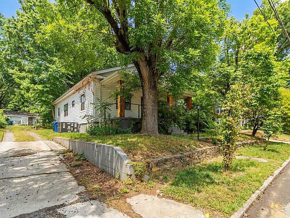 2nd image of 406 N Hyde Park Ave