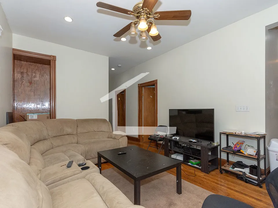 21 Gibbs St #2