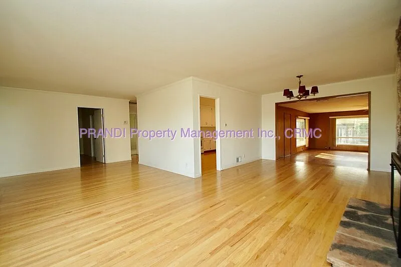 3 bed, 2.0 bath, 1618 sqft, $4,495 — Photo 3