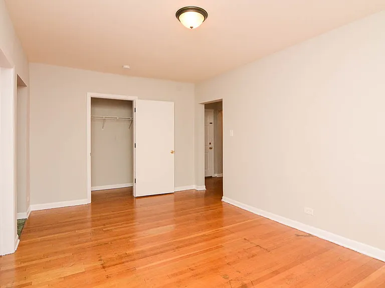 5736 N Winthrop Ave #413 — Photo 8